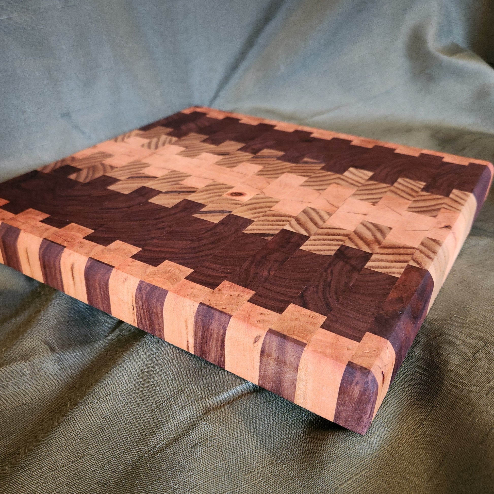 End grain cutting board, cutting board vs chopping board, wood cutting board